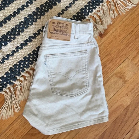 Levi Khaki Button Fly Long Shorts - Picture 2 of 9